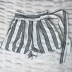 🔺SALE🔺 - Forever 21 tie shorts flowy striped size XS